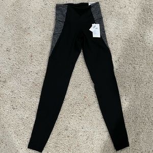 Old navy compression leggings, size xs